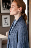 Lana Grossa CARDIGAN MIT ZOPFSTREIFEN UND SCHALKRAGEN Mary‘s Tweed