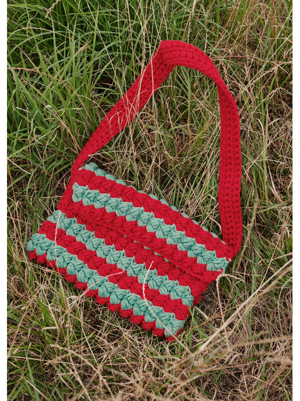 Lana Grossa TASCHE IM NOPPENMUSTER MIT TRAGEGURT The Tube