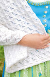 Lana Grossa WEISSE STOLA IM WELLEN-AJOURMUSTER Cool Wool
