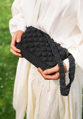 HANDTASCHE MIT NOPPENDECKEL The Core von Lana Grossa