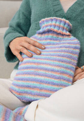 WÄRMFLASCHENHÜLLE Cosy Socks Multi Stripes von Lana Grossa