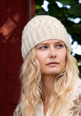 MÜTZE IM RIPPEN-LOCHMUSTER Natural Alpaca Pelo von Lana Grossa