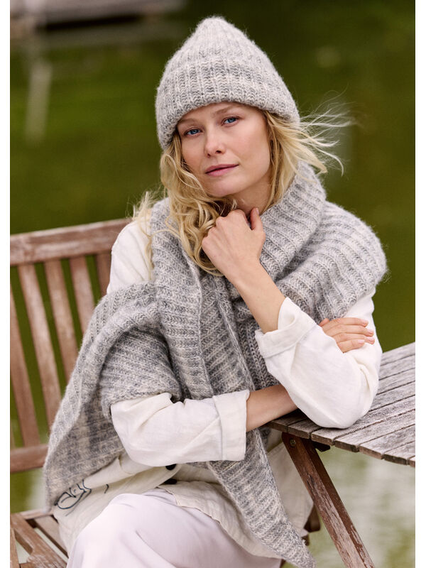 Lana Grossa ASYMMETRISCHES DREIECKSTUCH IM PATENTMUSTER Pelo Cashmere