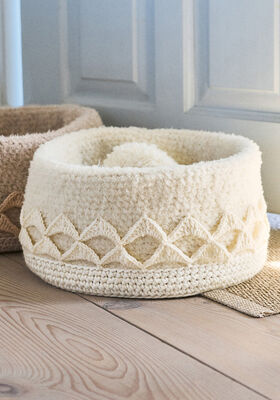 KLEINER KORB MIT BORDÜRE The Tube, Soffio, Pelliccia & Cool Wool Superbig von Lana Grossa