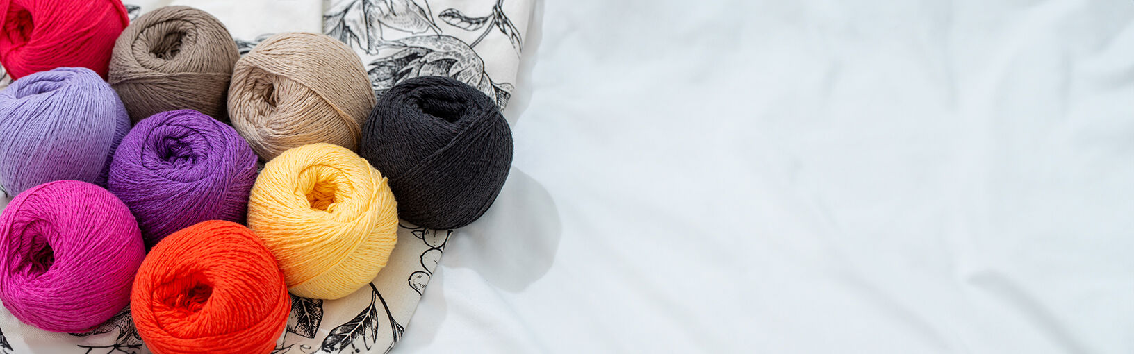 HOCHWERTIGE QUALITÄT & KREATIVES STRICKDESIGN Modellpakete<br>Damen