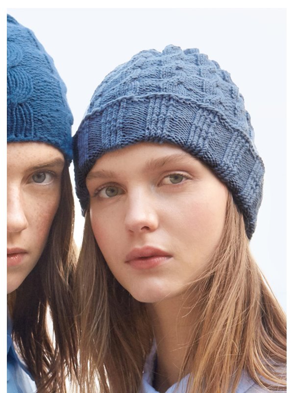 UNISEX-MÜTZE MIT ZÖPFEN UND UMSCHLAG Cool Wool von Lana Grossa