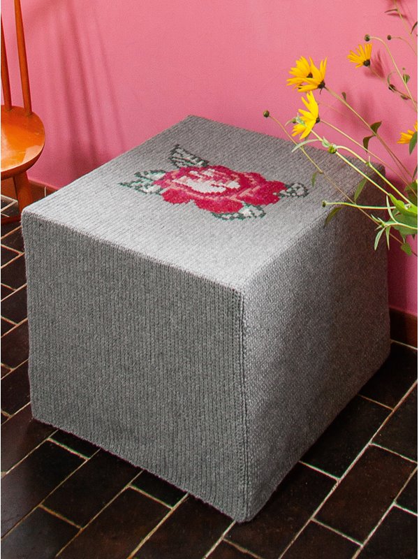 WÜRFEL-HUSSE IN FESTEN MASCHEN MIT ROSE Alta Moda Alpaca/Lace Seta von Lana Grossa