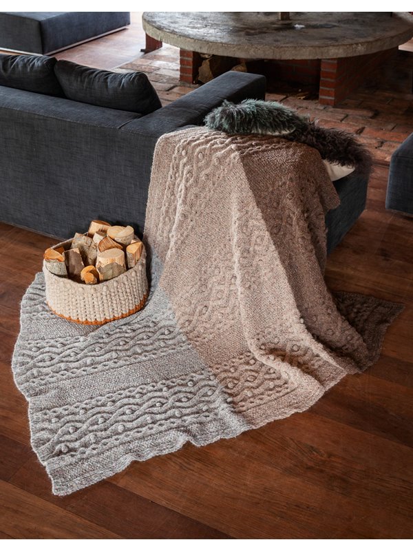 Lana Grossa DECKE MIT ARAN- UND PERLMUSTER Peru Tweed