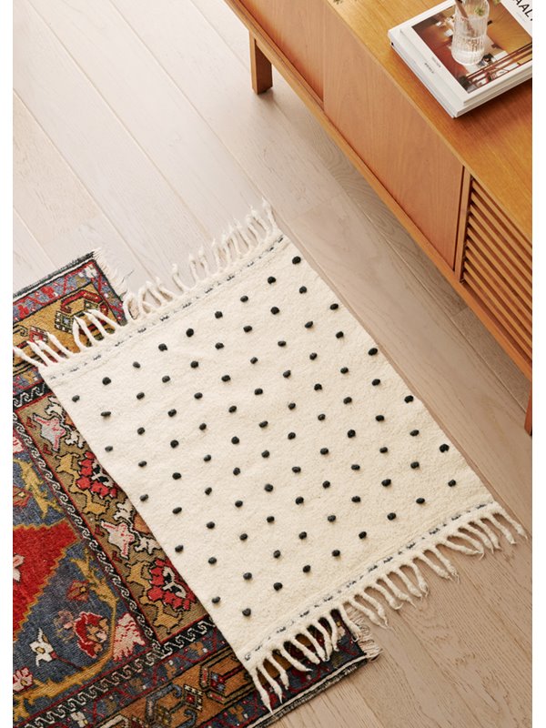 GEPUNKTETER TEPPICH Feltro von Lana Grossa