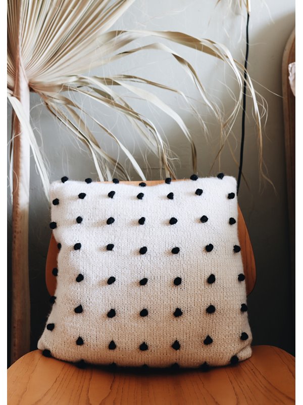 KISSENHÜLLE MIT AUFGEHÄKELTEN NOPPEN Brigitte No. 2 von Lana Grossa