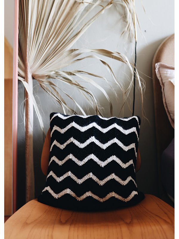 KISSENHÜLLE IM ZACKENMUSTER Brigitte No. 2 von Lana Grossa