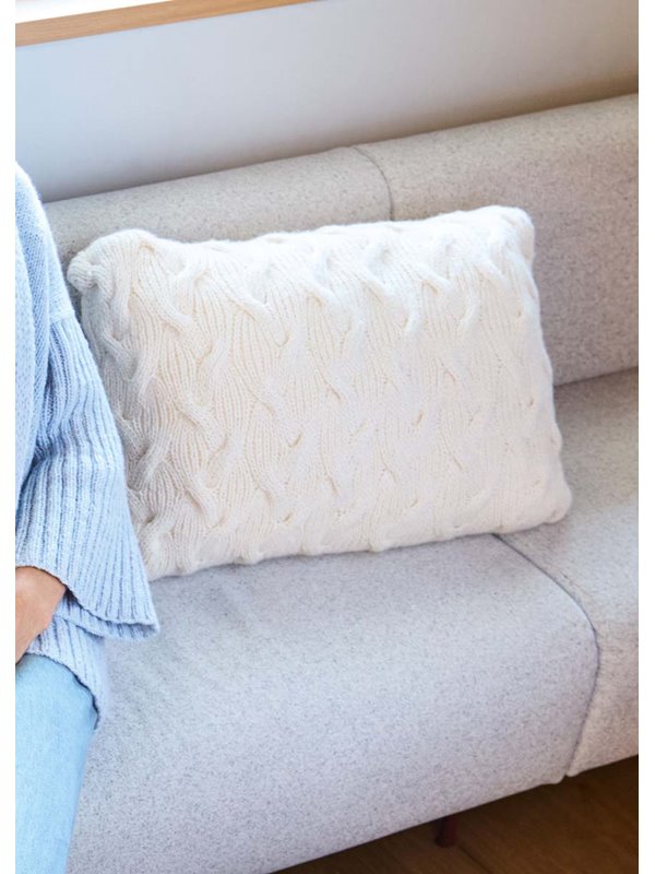 KISSENHÜLLE IM VERSETZTEN RIPPENZOPFMUSTER Alta Moda Alpaca von Lana Grossa