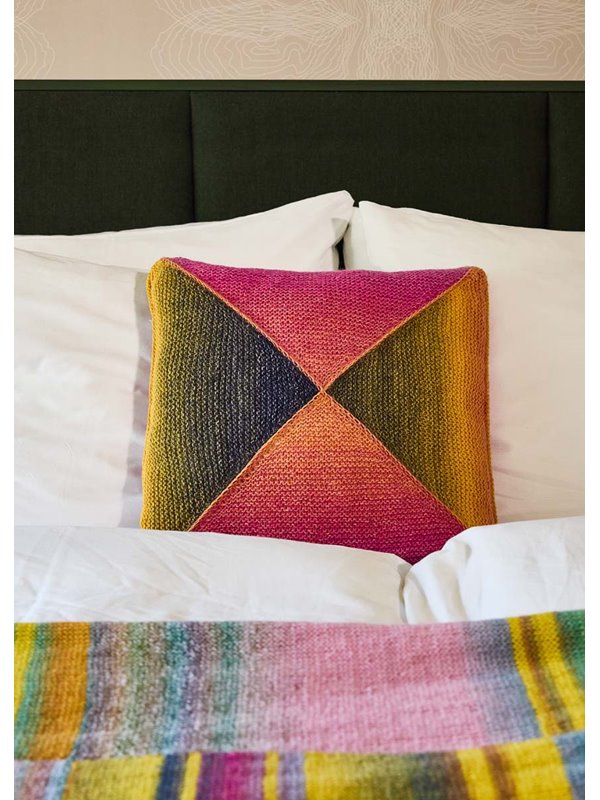 KISSENHÜLLE AUS DREIECKEN KRAUS RECHTS Gomitolo Versione von Lana Grossa