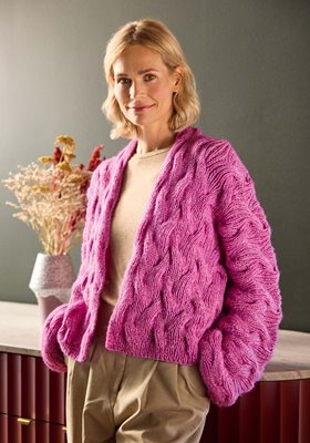 JACKE IM VERSETZTEN RIPPENZOPFMUSTER Natural Alpaca Pelo von Lana Grossa