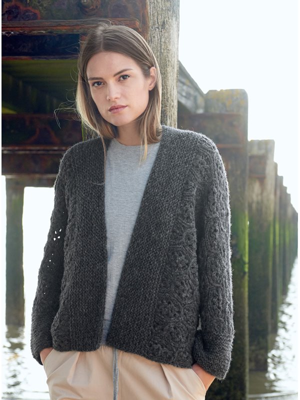 QUERGESTRICKTE JACKE MIT AJOURMUSTER Brigitte No. 2 von Lana Grossa