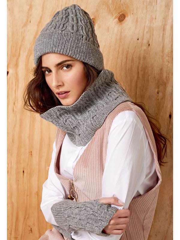 MÜTZE MIT ZOPFMUSTERN Cashmere 16 Fine von Lana Grossa