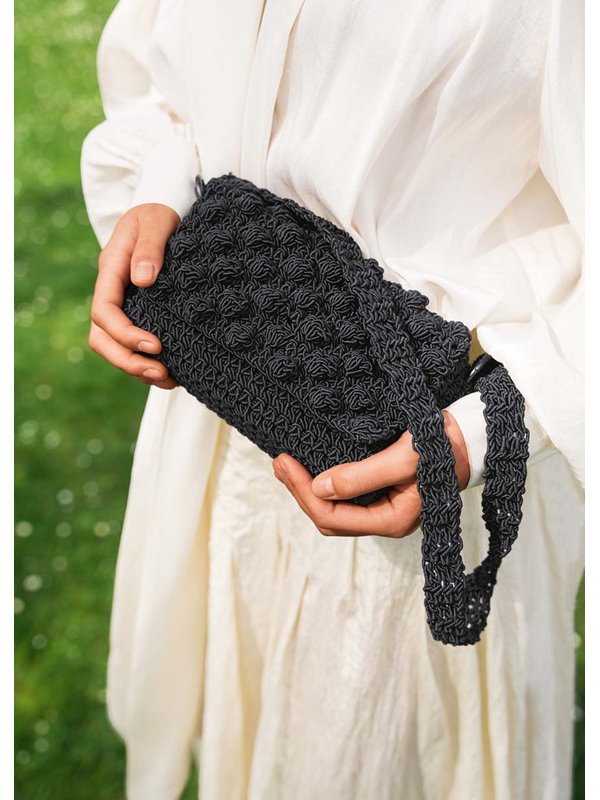 HANDTASCHE MIT NOPPENDECKEL The Core von Lana Grossa