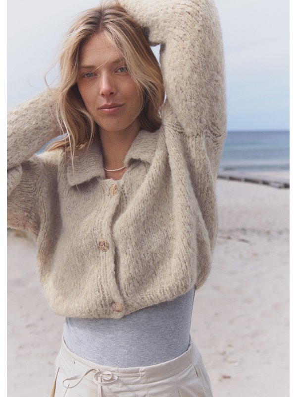 KURZE JACKE MIT BREITEM KRAGEN Natural Alpaca Lungo von Lana Grossa