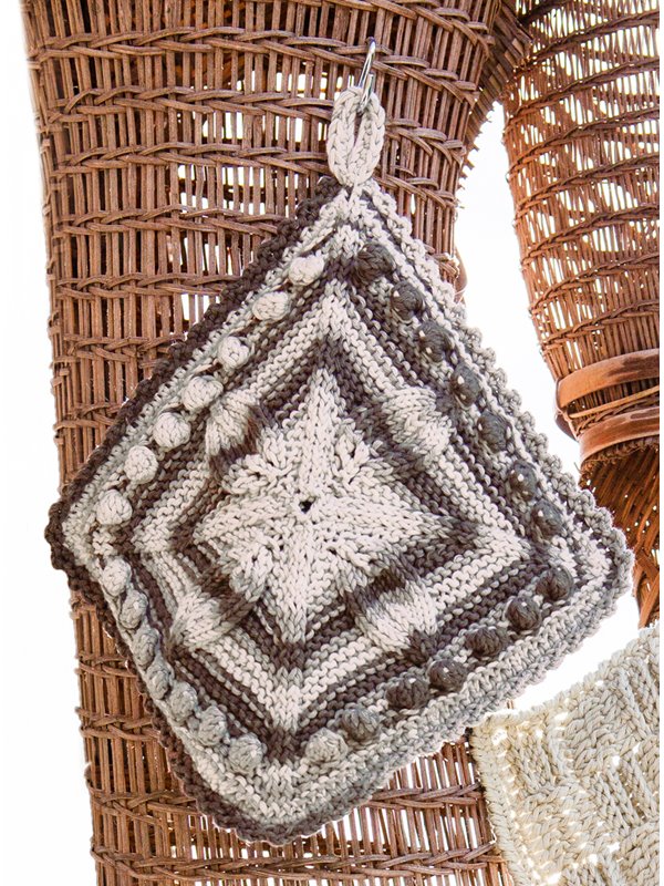 Lana Grossa TOPFLAPPEN IM BLATT- UND NOPPENMUSTER Star Uni/Print