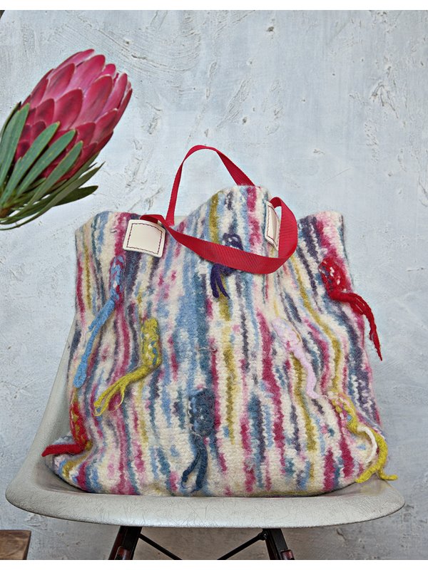 TASCHE MIT BUNTEN FÄDCHEN Feltro & Feltro Snow von Lana Grossa